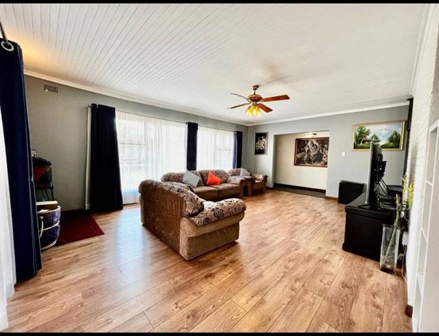 5 BEDROOM HOUSE FOR SALE IN GLENVISTA